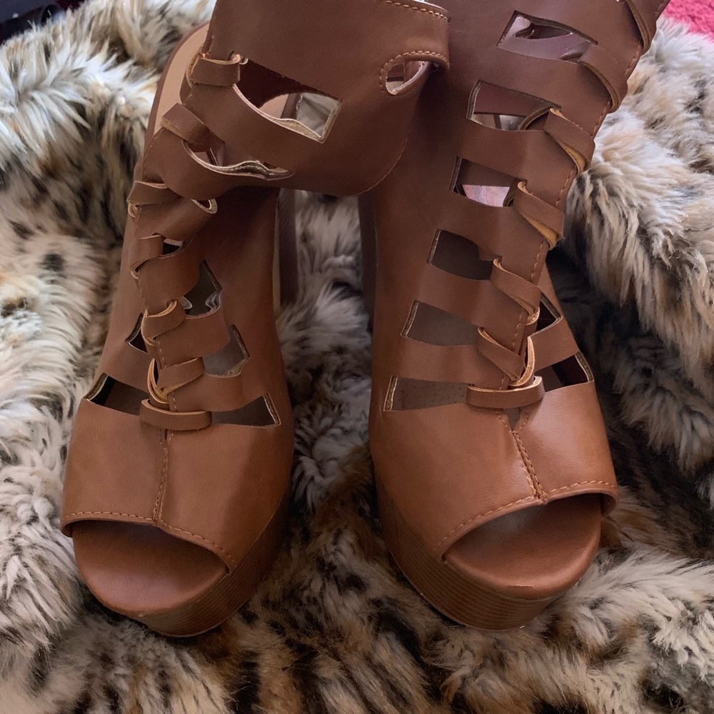 Heel - Picture 3 of 8